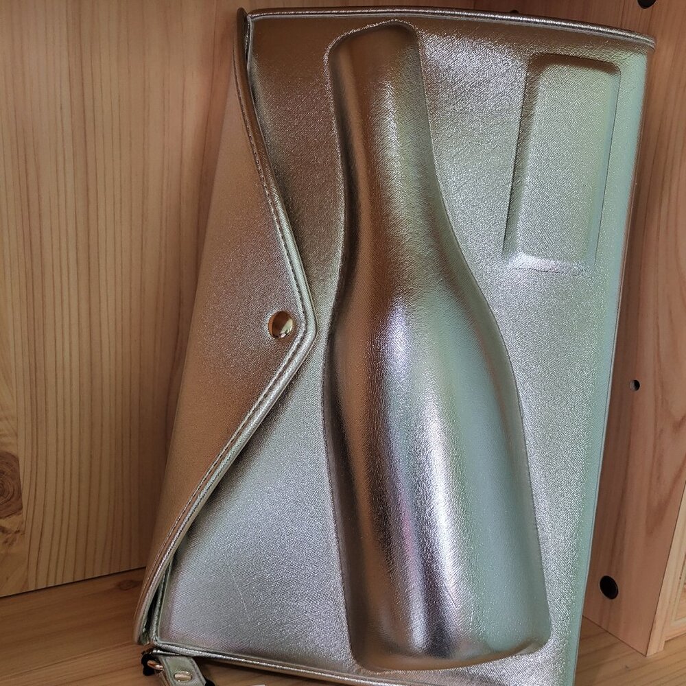 Champagne clutch / carrier